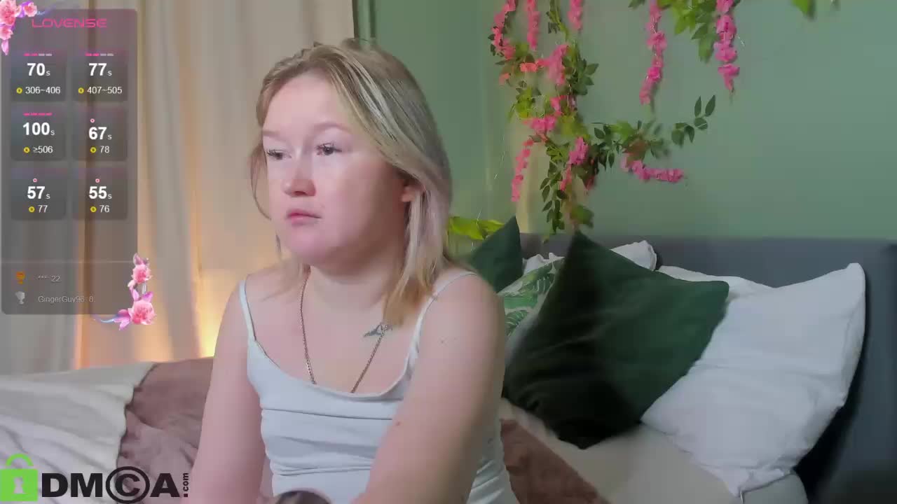 Sara-Moor Live Sex December 17, 2025