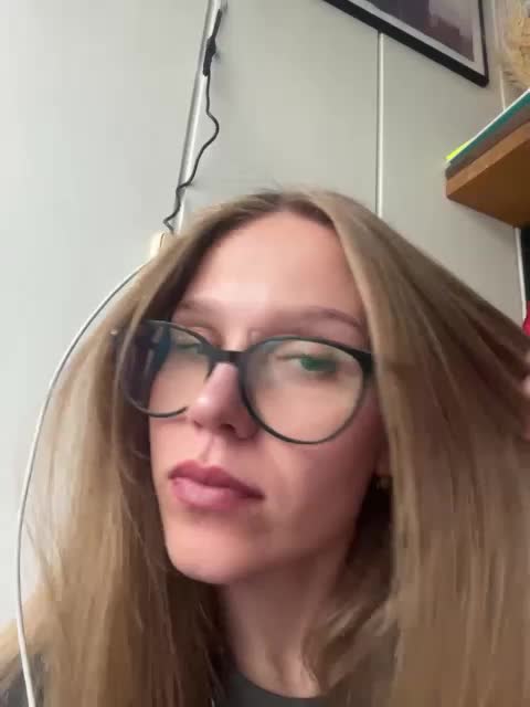 Milana22a Live Sex December 14, 2025