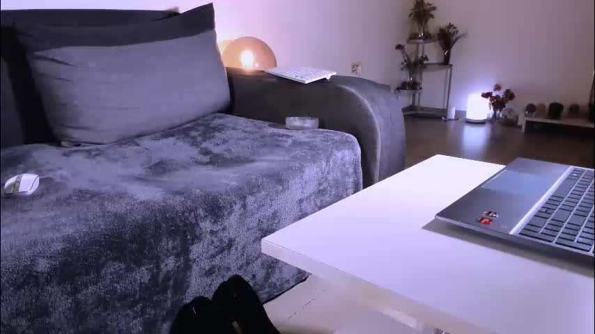 mylegsonheels Live Sex December 13, 2025