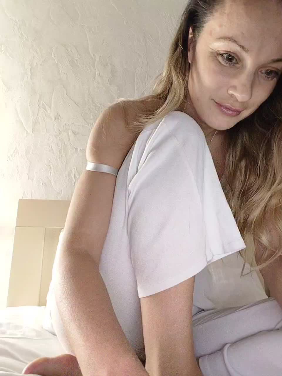 Lola3000 Live Sex December 13, 2025