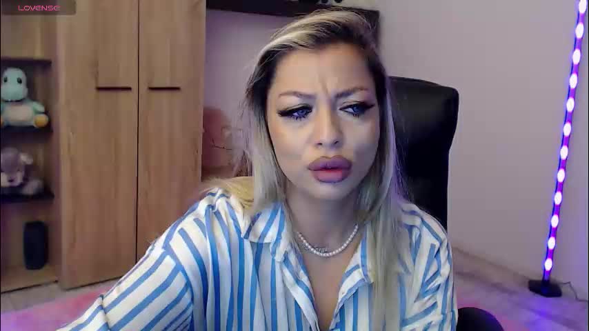 nicole___19 Live Sex December 14, 2025