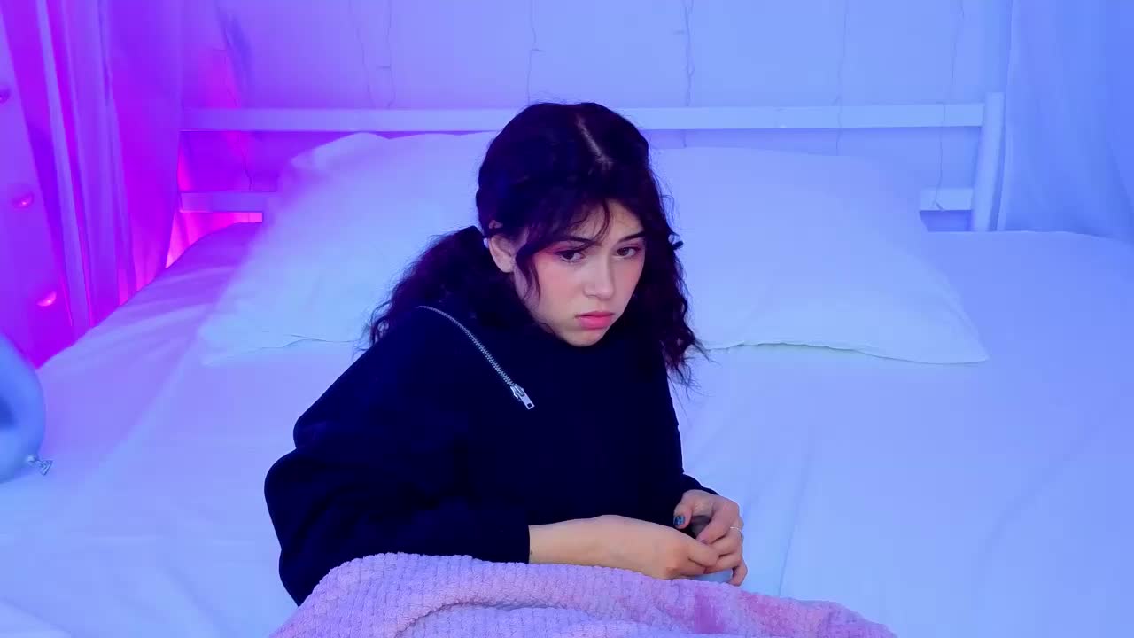 CoralineJones Live Sex December 18, 2025