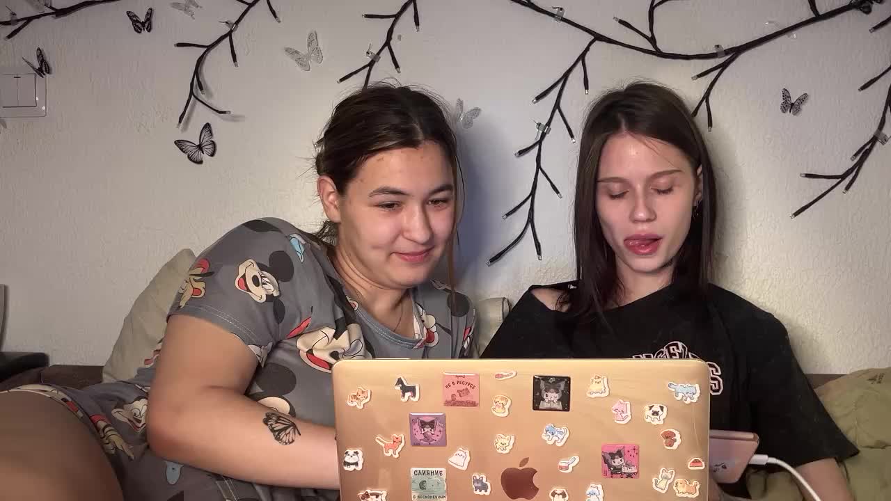 ZoyaVikki Live Sex December 12, 2025