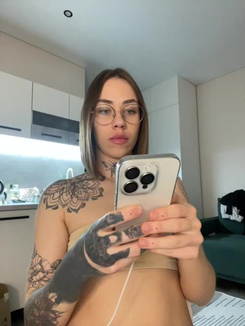 v_-_-_v Live Sex December 13, 2025