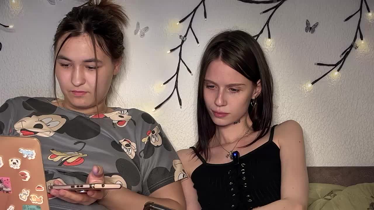 ZoyaVikki Live Sex December 12, 2025