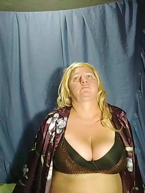 FameLara Live Sex December 17, 2025