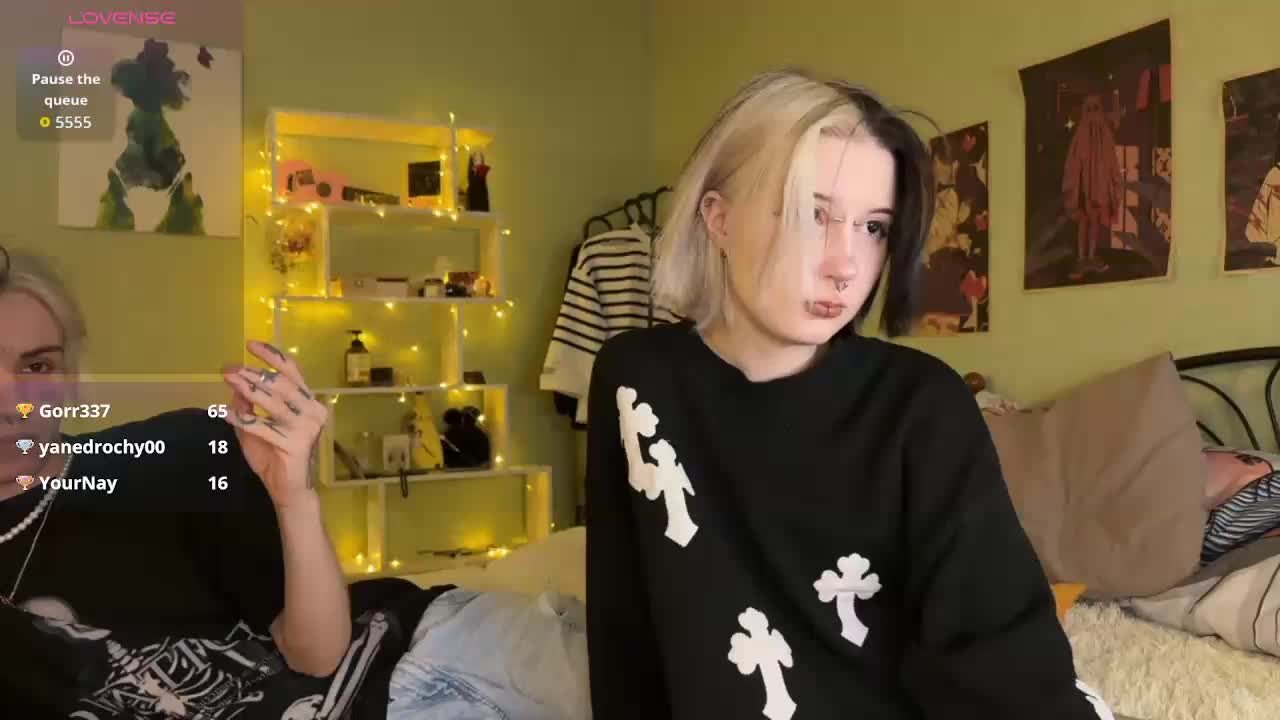 VeryRareTwins Live Sex December 17, 2025