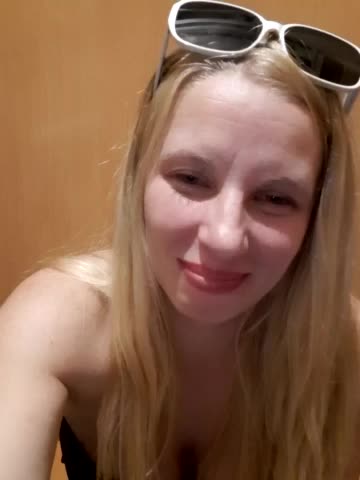 -nelya- Live Sex December 17, 2025