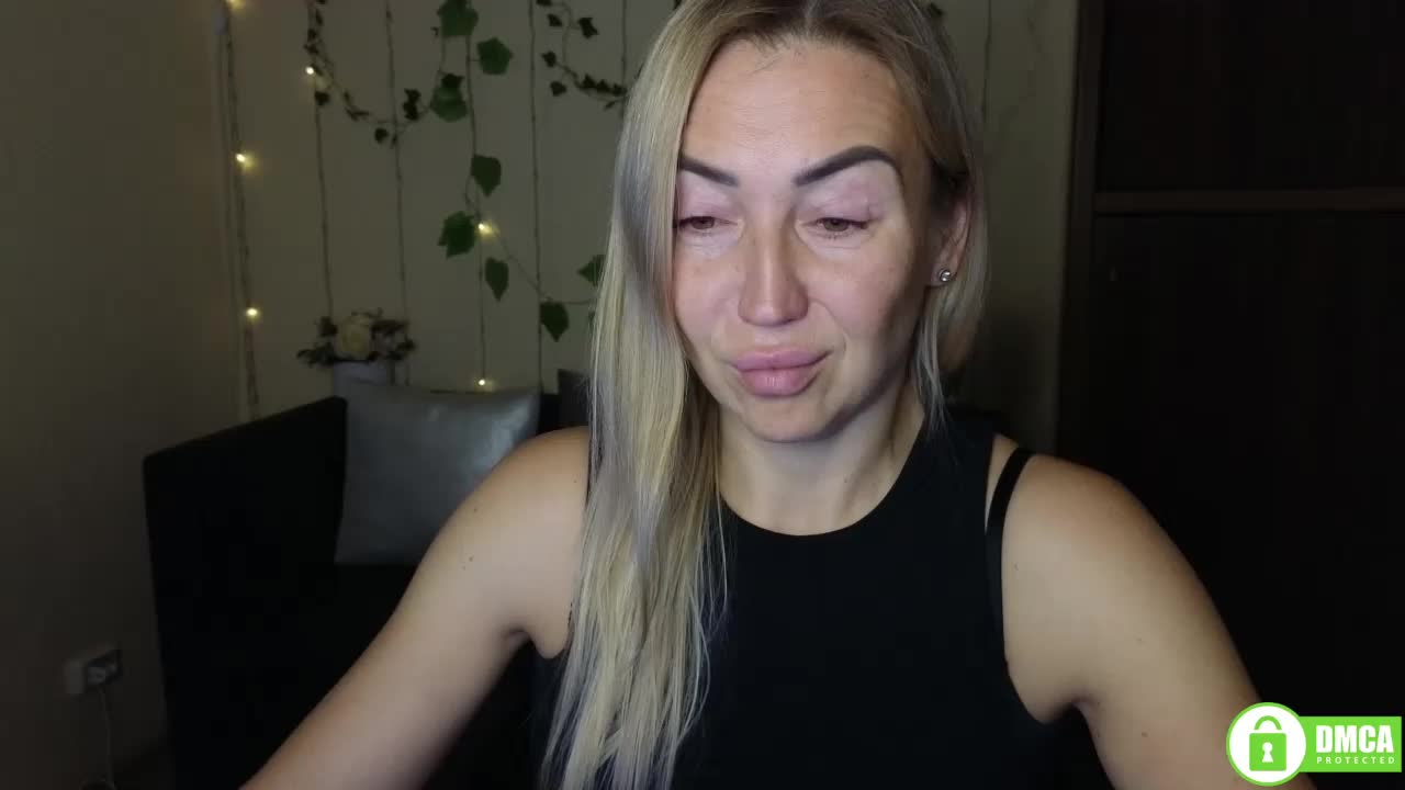 Jullyblondkiss Live Sex December 14, 2025