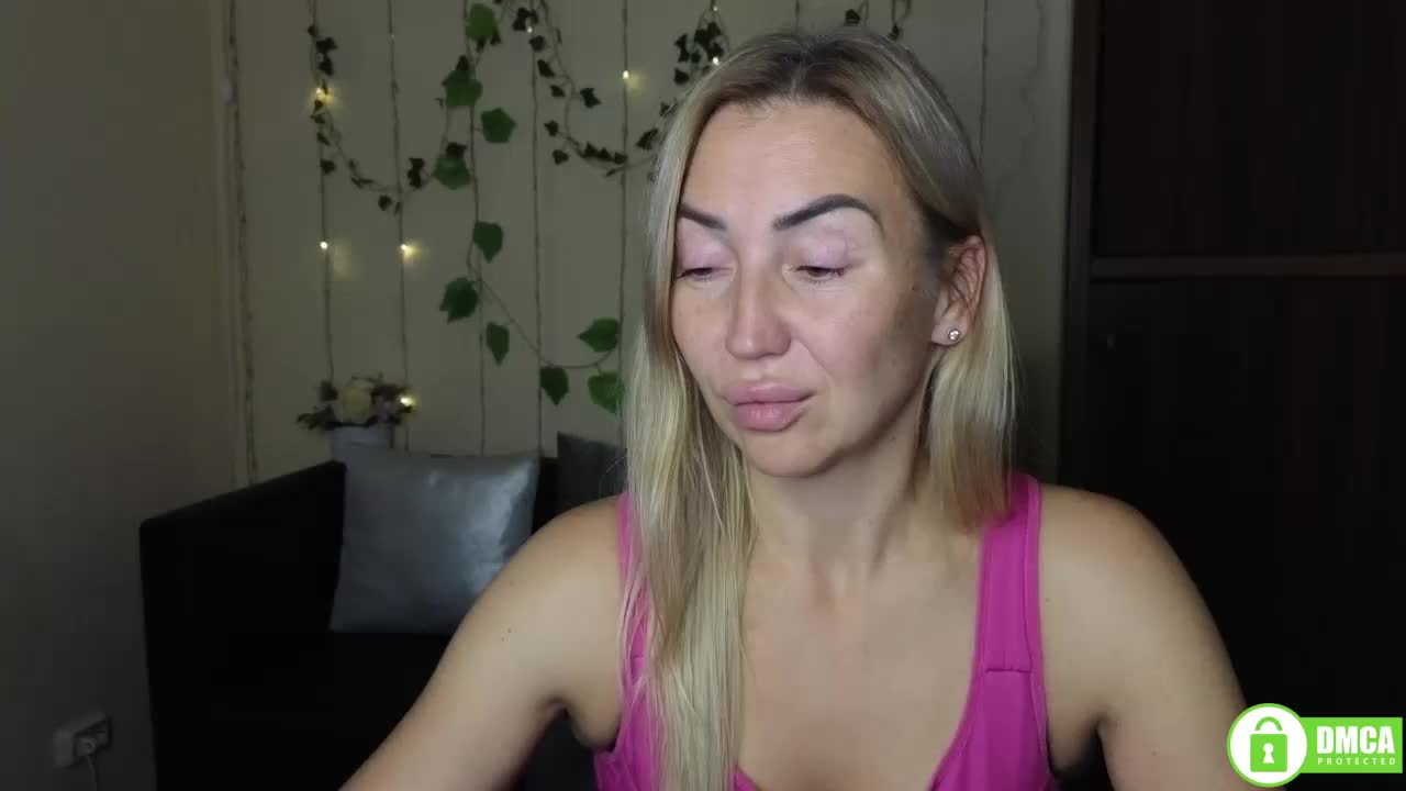 Jullyblondkiss Live Sex December 14, 2025