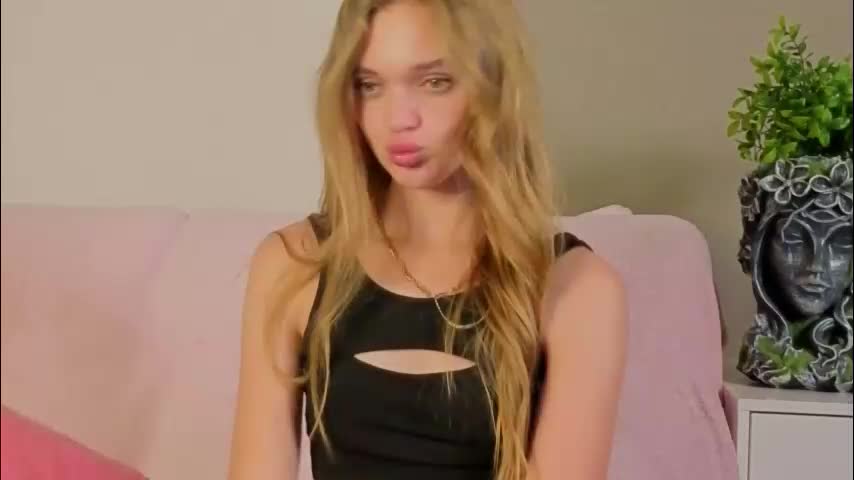 moirawenzinger Live Sex December 12, 2025