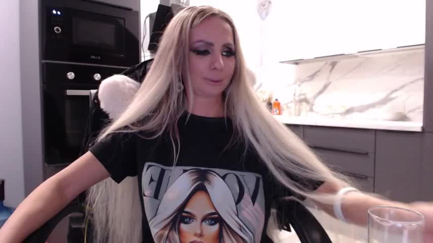 blondalina Live Sex December 17, 2025