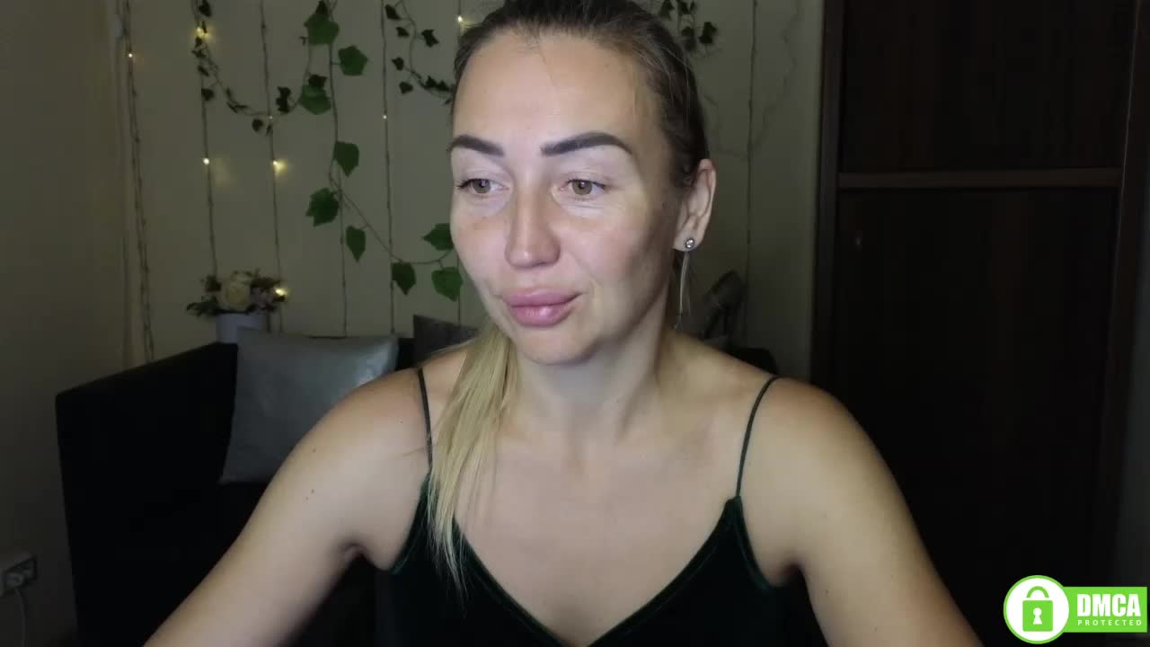 Jullyblondkiss Live Sex December 14, 2025
