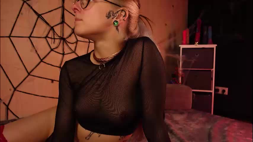 izzy_inked Live Sex December 17, 2025