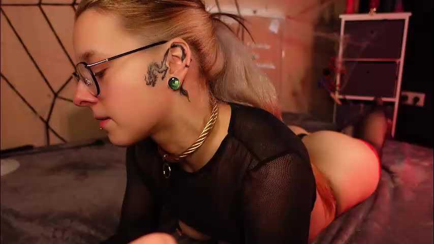 izzy_inked Live Sex December 17, 2025