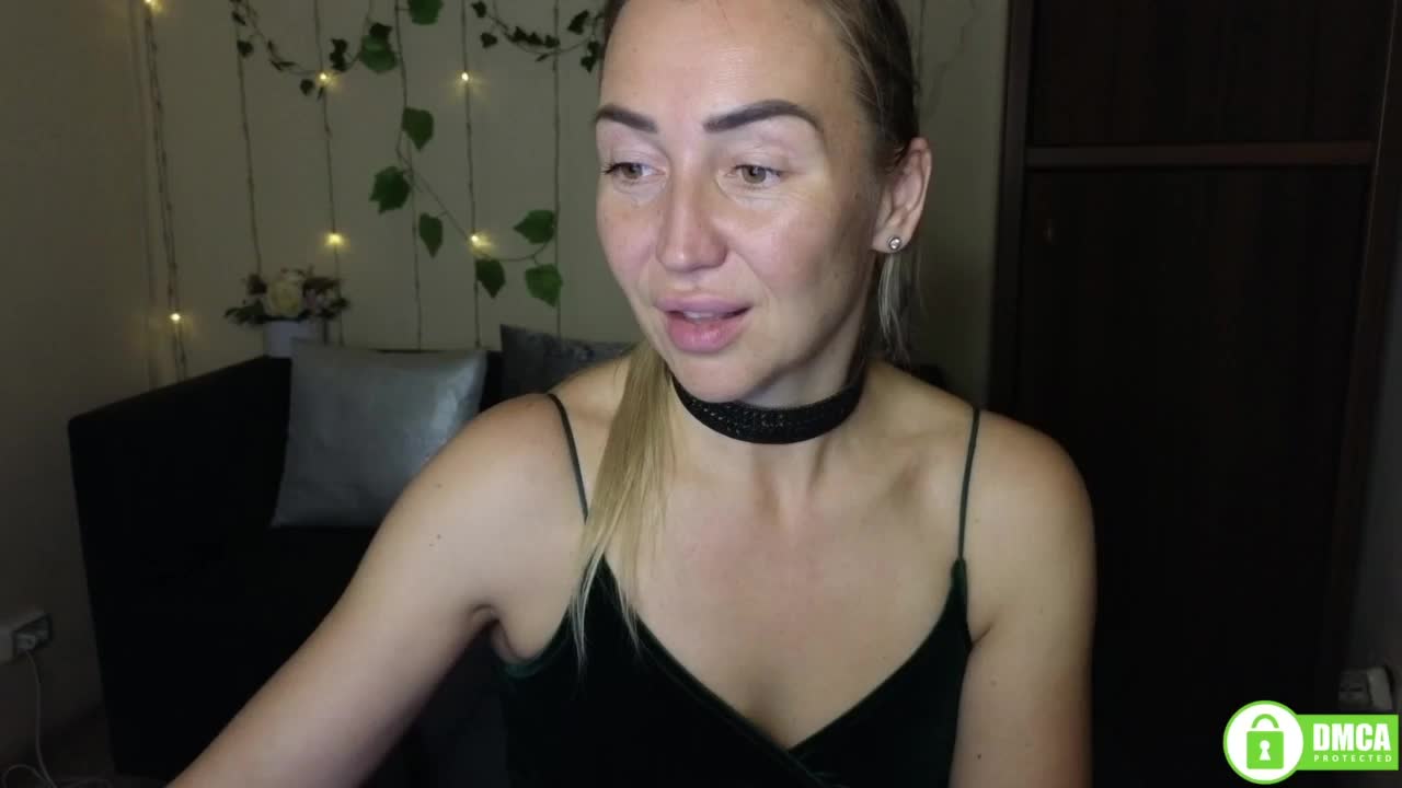Jullyblondkiss Live Sex December 14, 2025