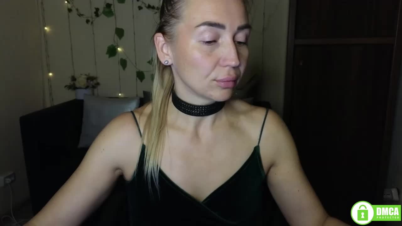 Jullyblondkiss Live Sex December 14, 2025