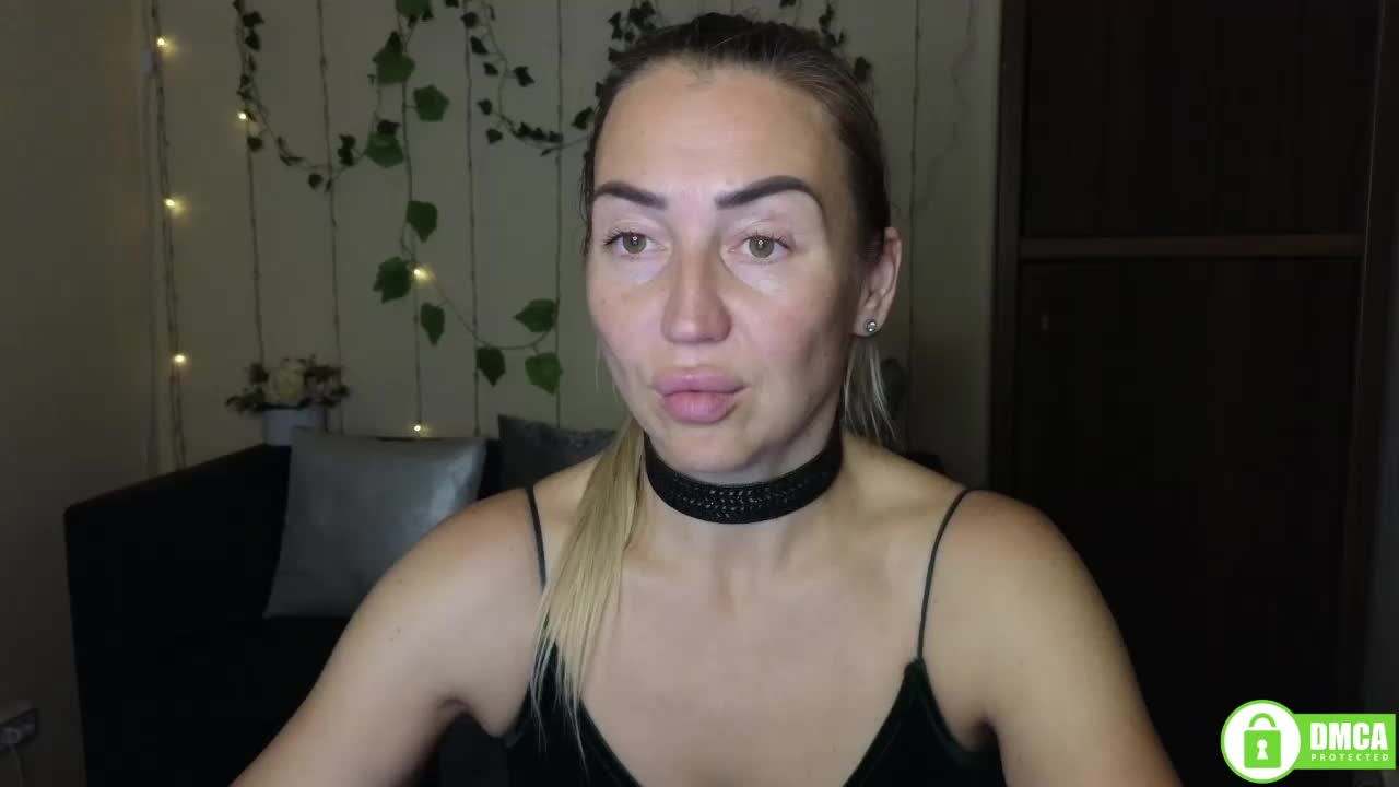 Jullyblondkiss Live Sex December 14, 2025