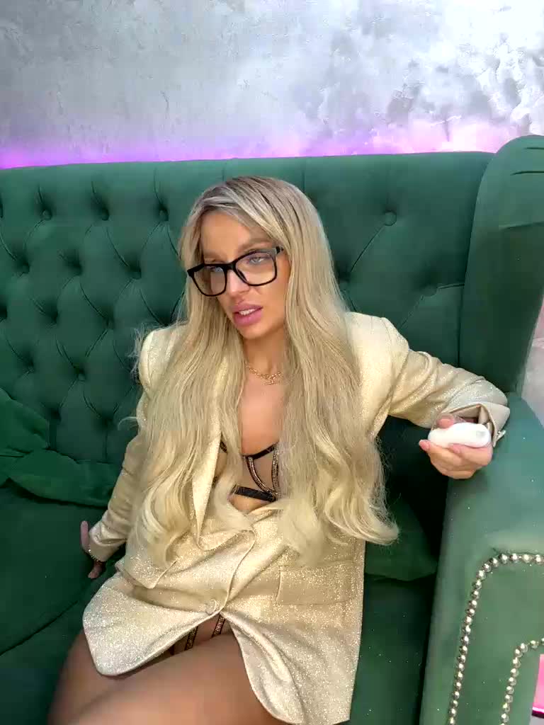 Darina_ Live Sex December 13, 2025