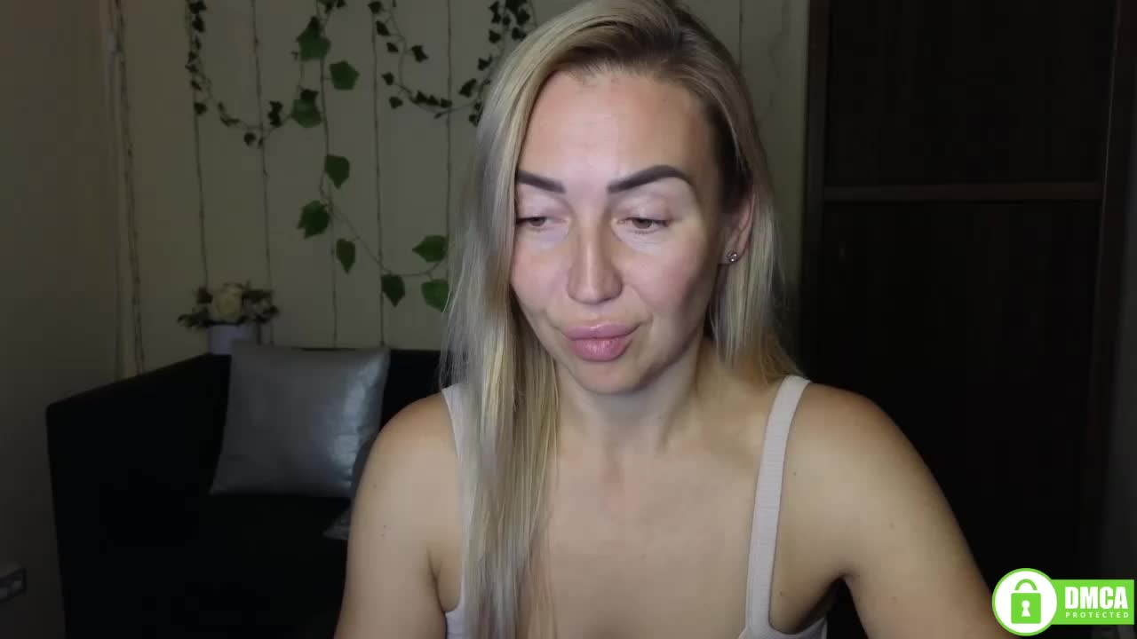 Jullyblondkiss Live Sex December 14, 2025