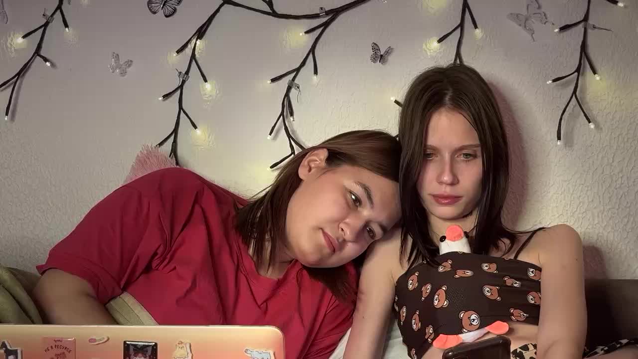 ZoyaVikki Live Sex December 12, 2025