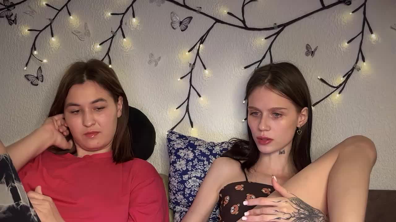 ZoyaVikki Live Sex December 12, 2025