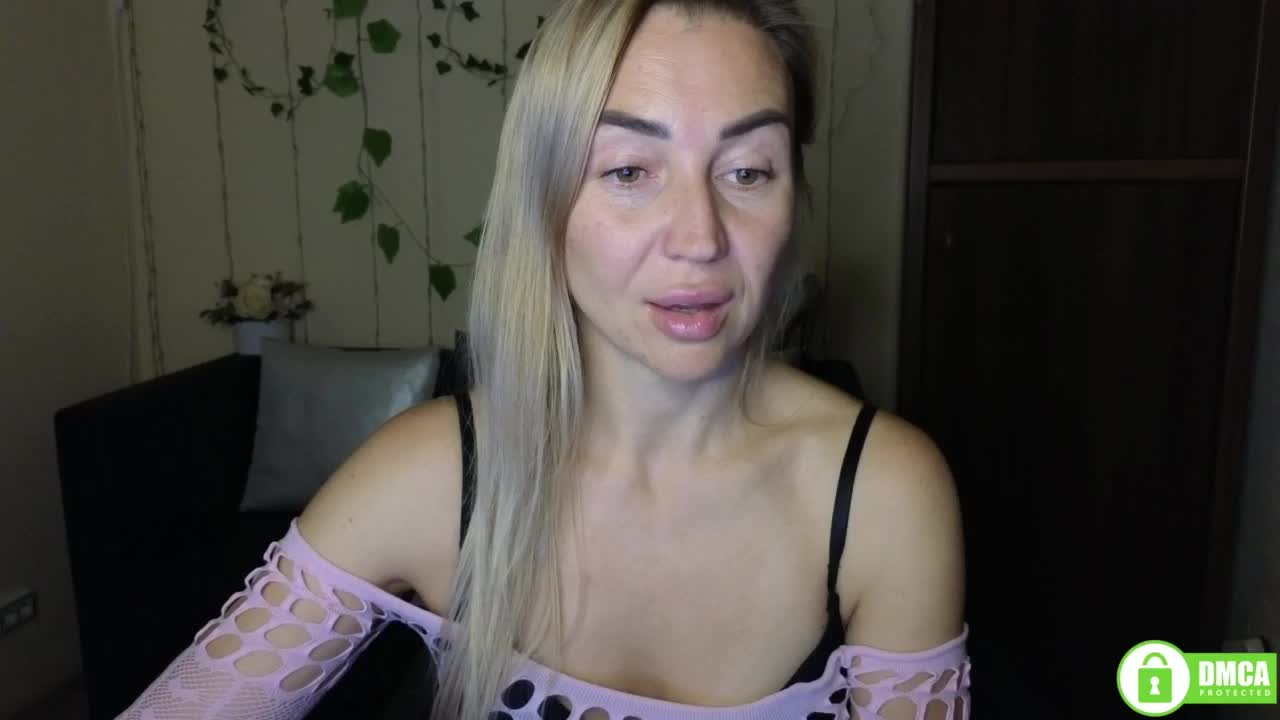Jullyblondkiss Live Sex December 14, 2025