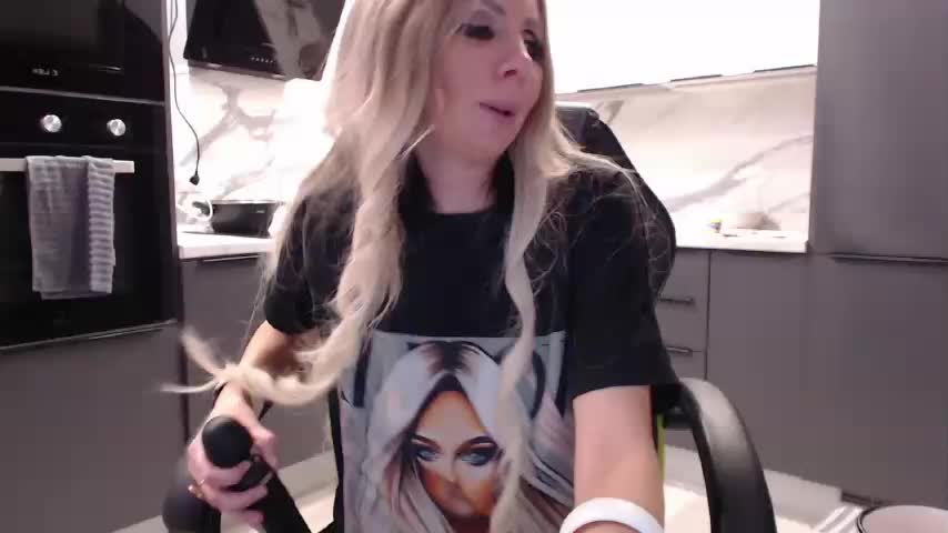 blondalina Live Sex December 17, 2025