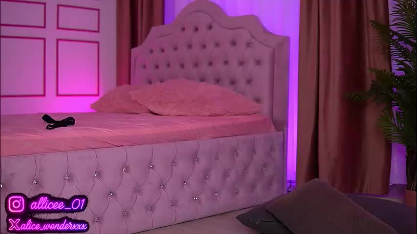 vanessasimon Live Sex December 18, 2025