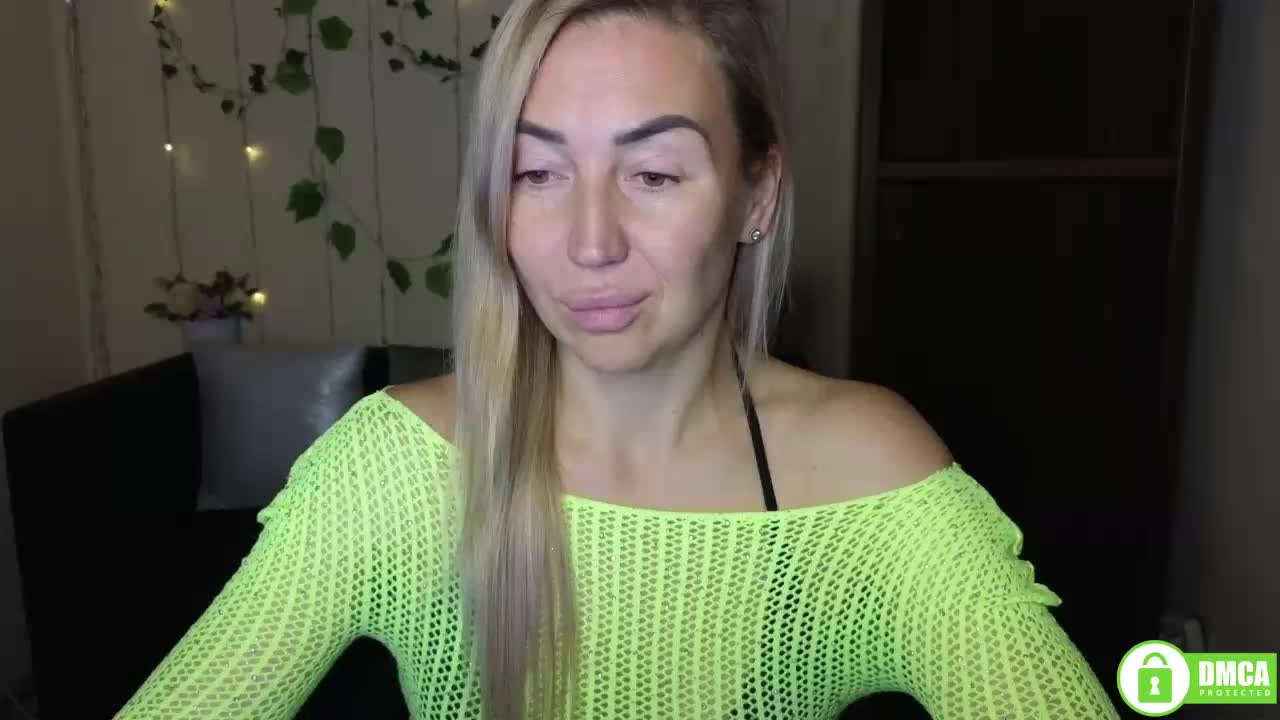 Jullyblondkiss Live Sex December 14, 2025
