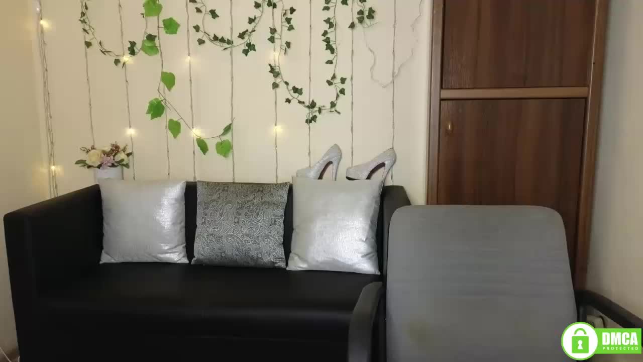 Jullyblondkiss Live Sex December 14, 2025