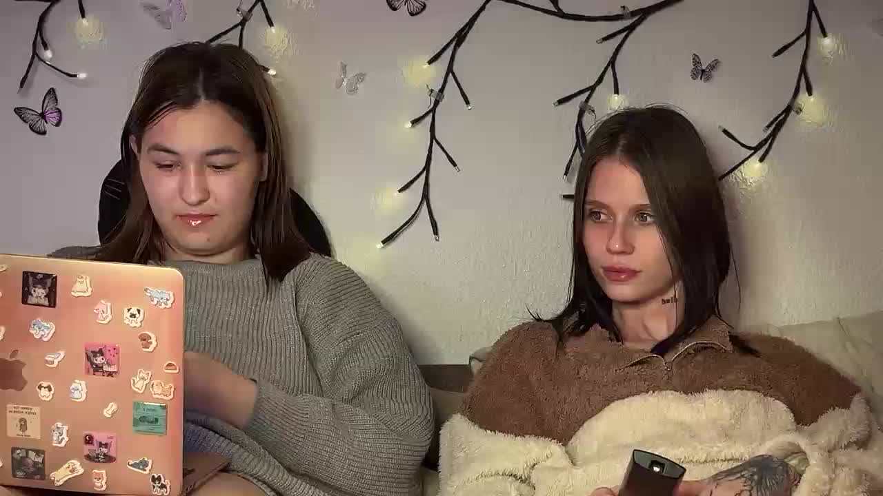 ZoyaVikki Live Sex December 12, 2025