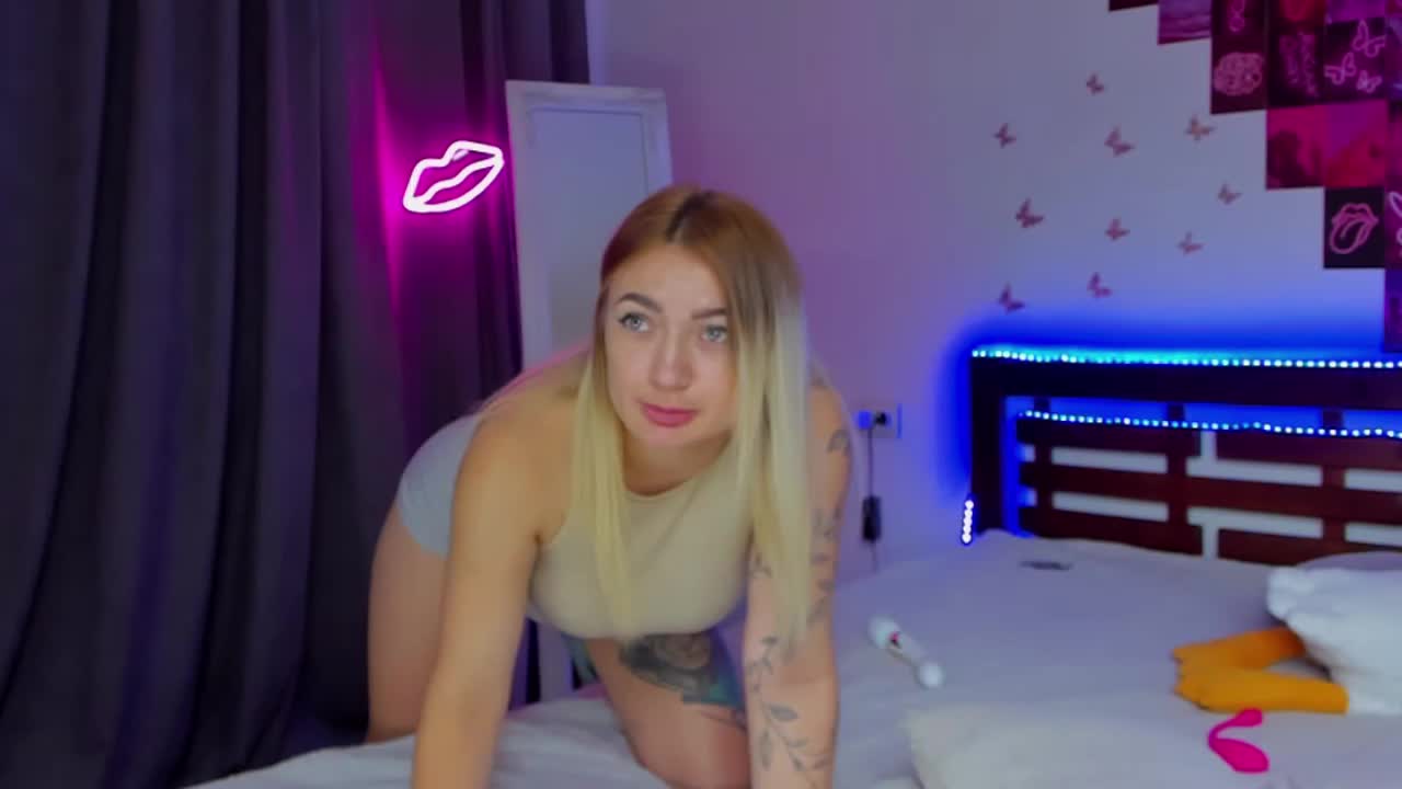 MikkiShows Live Sex October 15, 2025