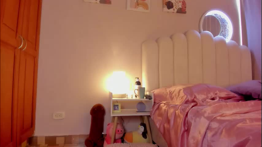 omstudio1994 Live Sex December 13, 2025