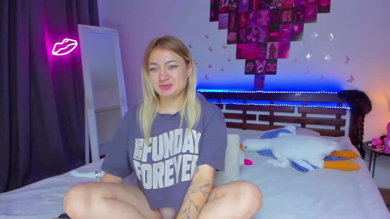 MikkiShows Live Sex October 16, 2025