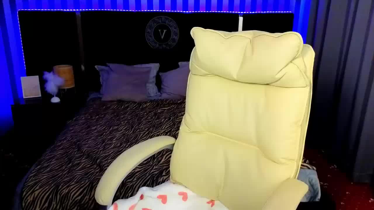 RoxyRayy Live Sex December 13, 2025