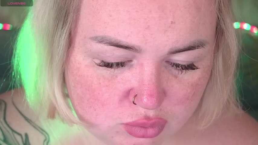 ZaraReignn Live Sex December 14, 2025