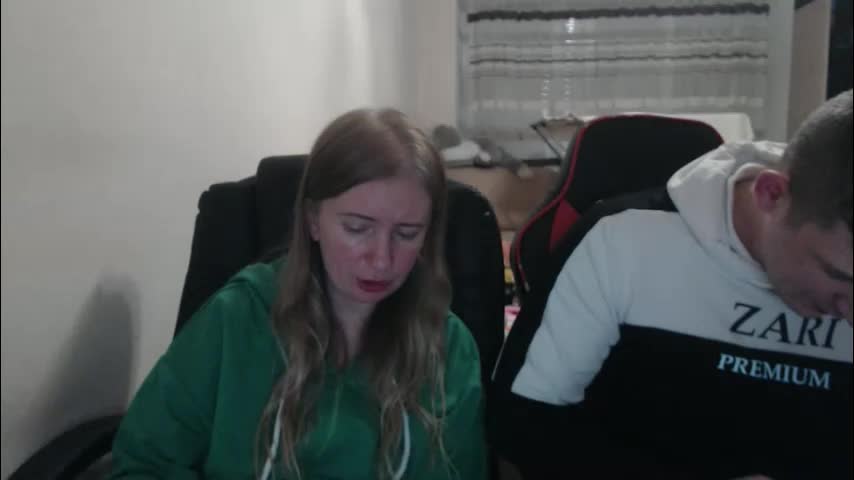 jenisandpeter Live Sex December 19, 2025
