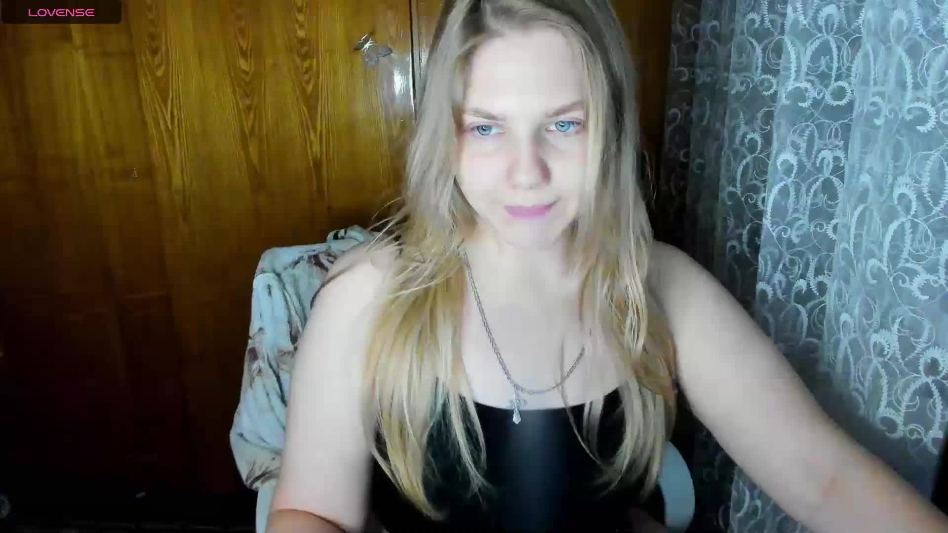 Emma-Frizea Live Sex December 17, 2025