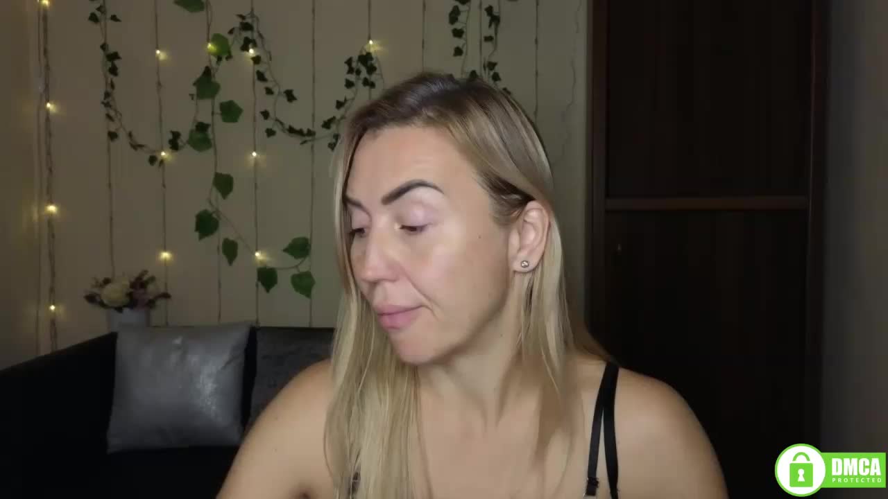 Jullyblondkiss Live Sex December 13, 2025