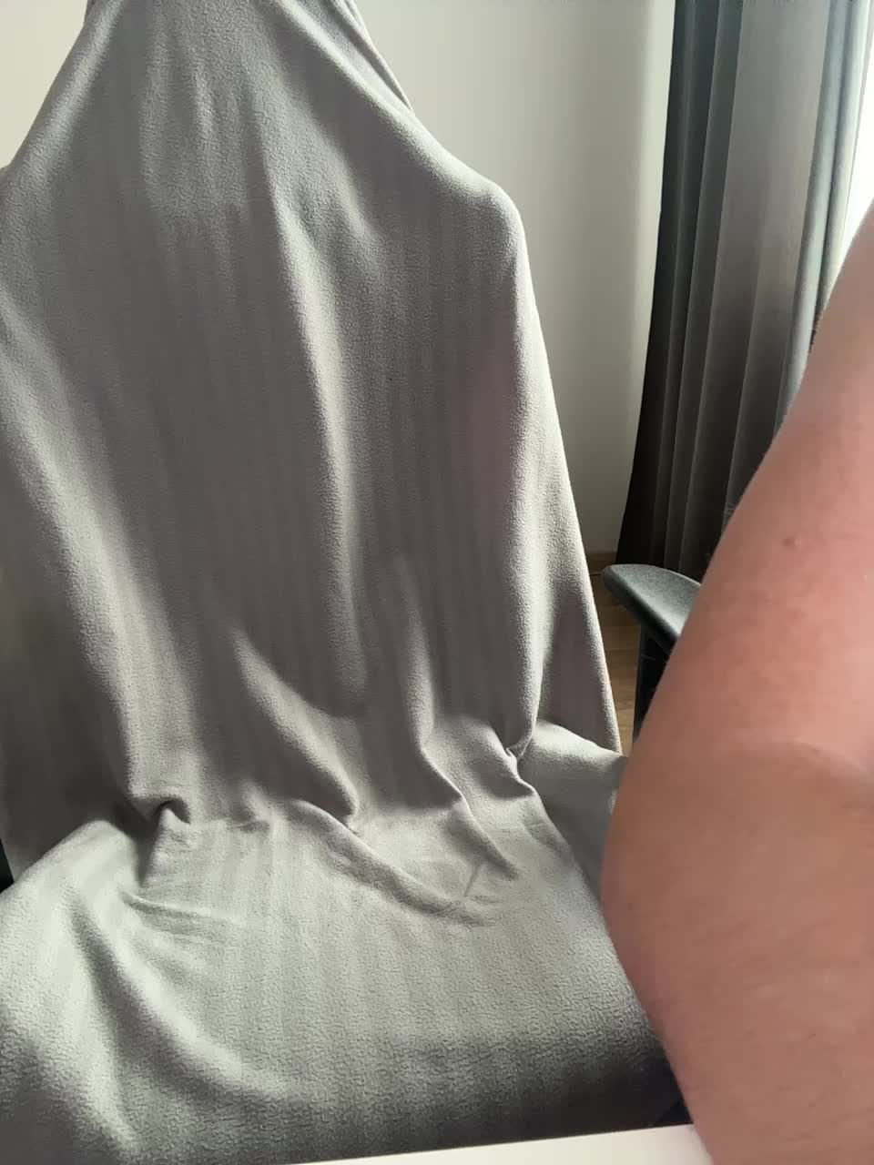 _M_O_L_O_K_O_ Live Sex December 17, 2025