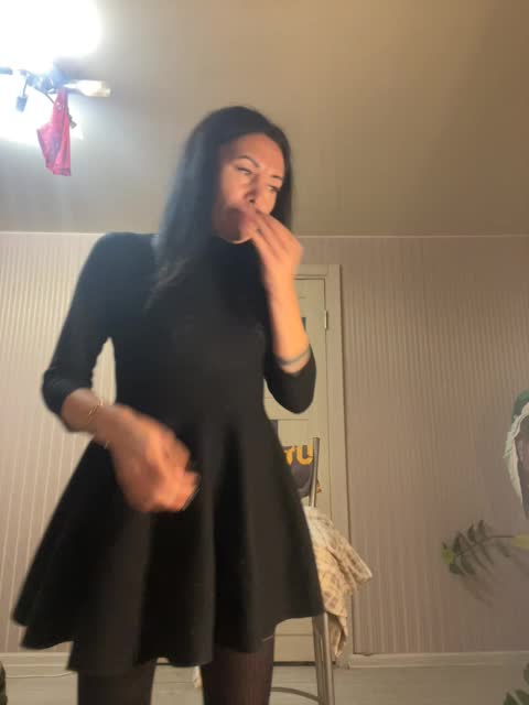 Karolina_Milf Live Sex December 13, 2025