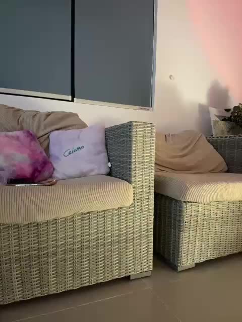 LittleDelora Live Sex December 13, 2025