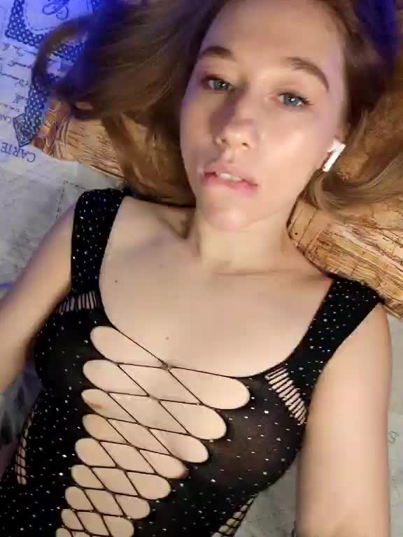 kiskaWEDNESDAY Live Sex December 17, 2025