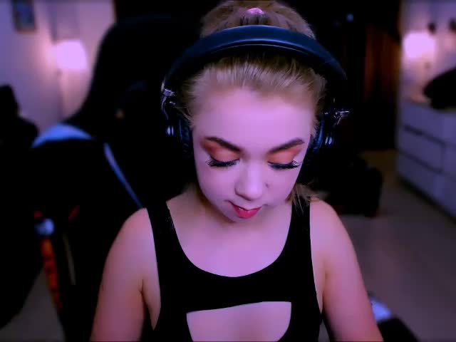 BabyNicole Live Sex December 14, 2025