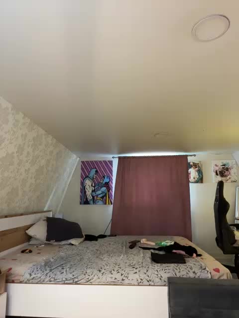 -MaybeBaby- Live Sex December 17, 2025