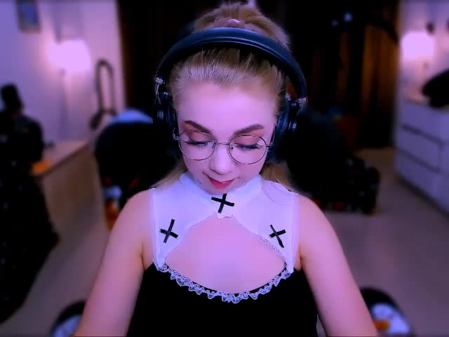 BabyNicole Live Sex December 14, 2025