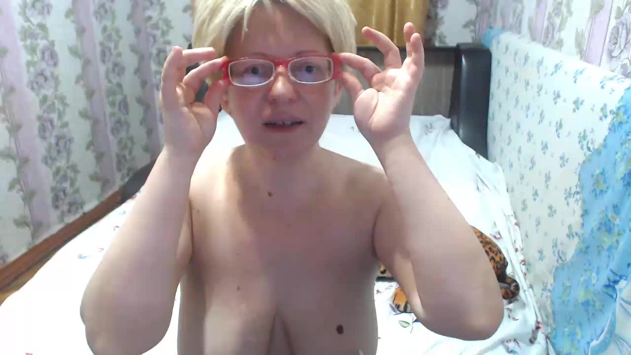 CrazzyBitch Live Sex October 31, 2025