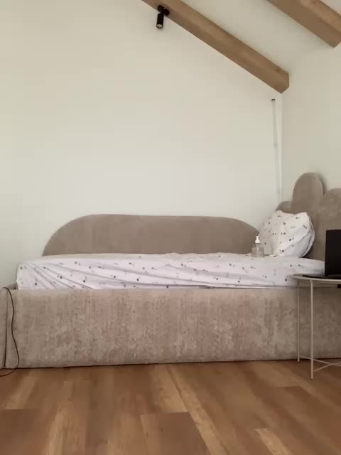 -Nezukoo- Live Sex December 17, 2025