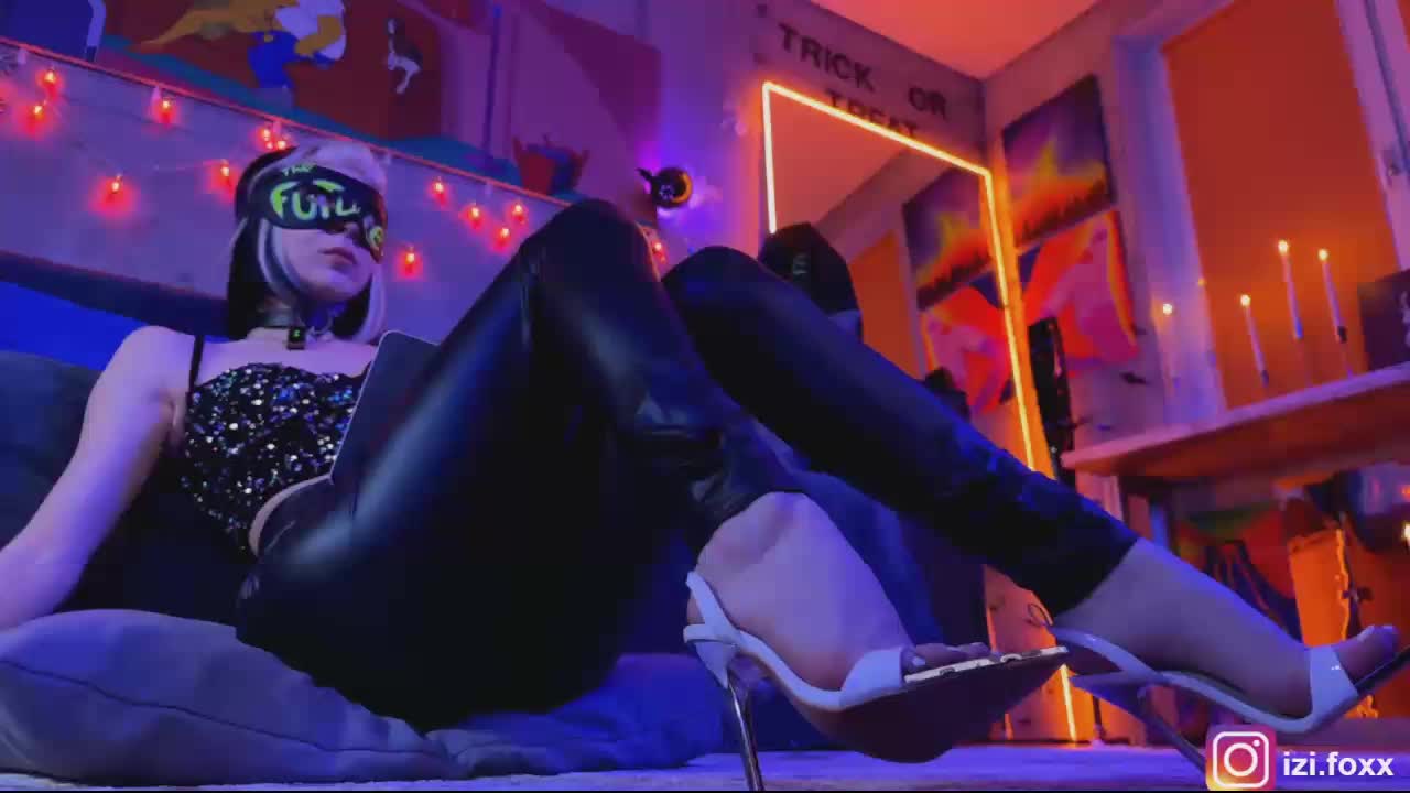 Na-izi Live Sex December 17, 2025